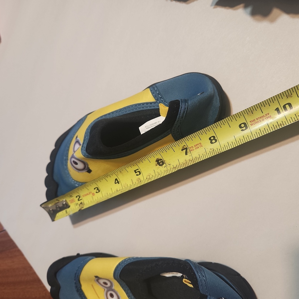 Minions kids water shoes Size 2 Kids - Picture 12 of 16